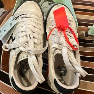 Off-White Virgil Abloh Women’s White/Black New Arrow Low Vulcanized SZ 38; US 8